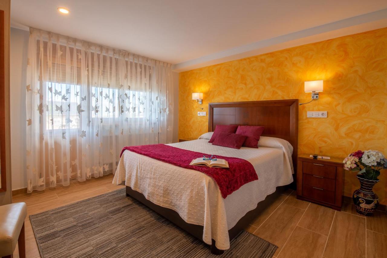 Hotel El Pinar Villapedre Exteriör bild