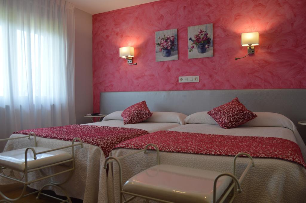 Hotel El Pinar Villapedre Exteriör bild